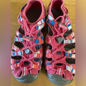 Keen Sandals. Girls size 2. Tread Great